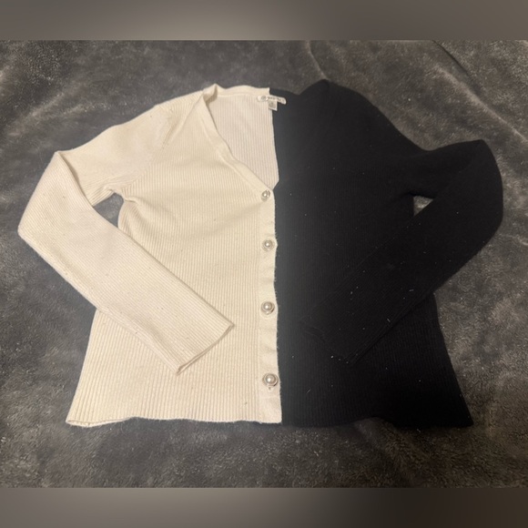 Versona Women’s Small Black White Cardigan Sweater Faux Pearl Detail Buttons - Picture 1 of 7